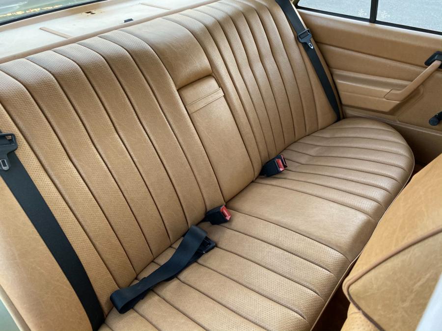 Интерьер Mercedes-Benz 190 D (W124) 1984 года  (NA) (фото 114 из 240)